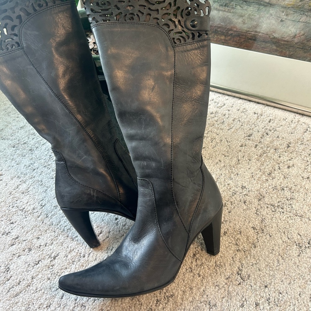Spiral size 7.5 ultra lux distressed grey cutout leather boots EXC condition - Picture 13 of 16